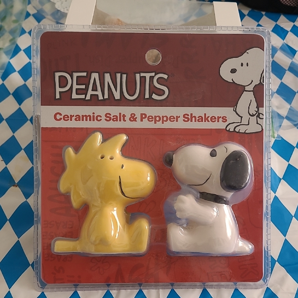 Peanuts Yellow and White Ceramic Shakers